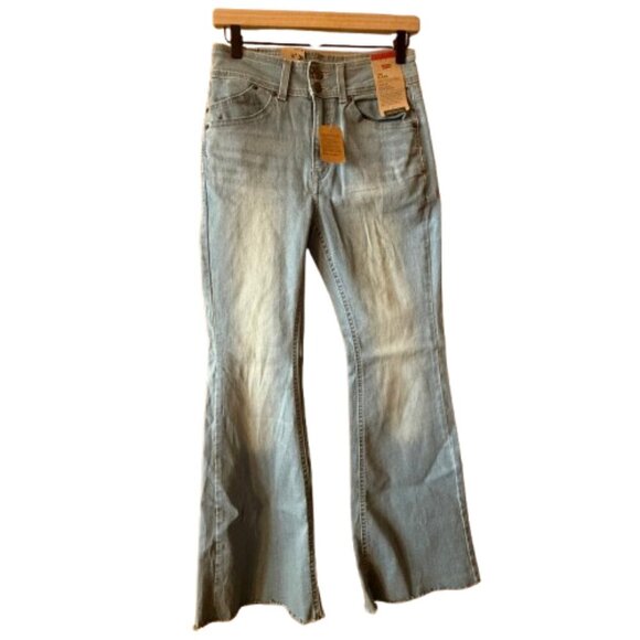 Women's 27 NWT Levi's 726 High Rise Flare Jeans Light Wash Raw Hem - Picture 1 of 7